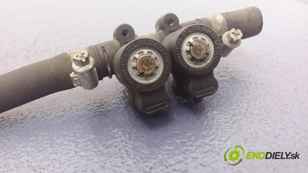 Citroen C5 2006 lišta Zásobování 110R-010081