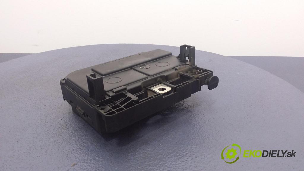 Peugeot 407 2005 skříňka Pojistky 9656086080