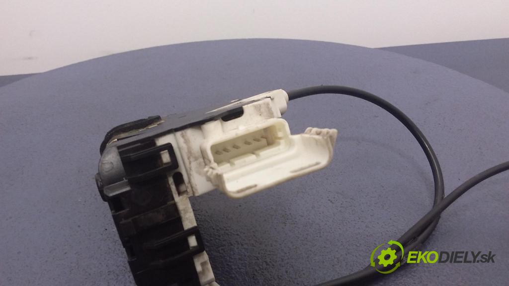 Peugeot 407 2005 zámek dveře před Levý: 9659739880F