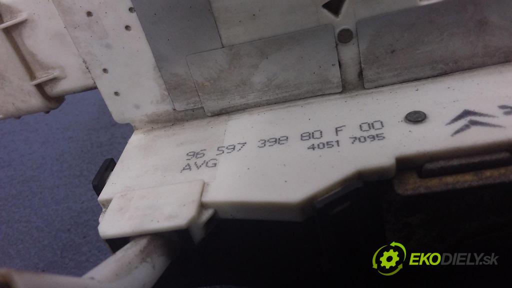 Peugeot 407 2005 zámek dveře před Levý: 9659739880F