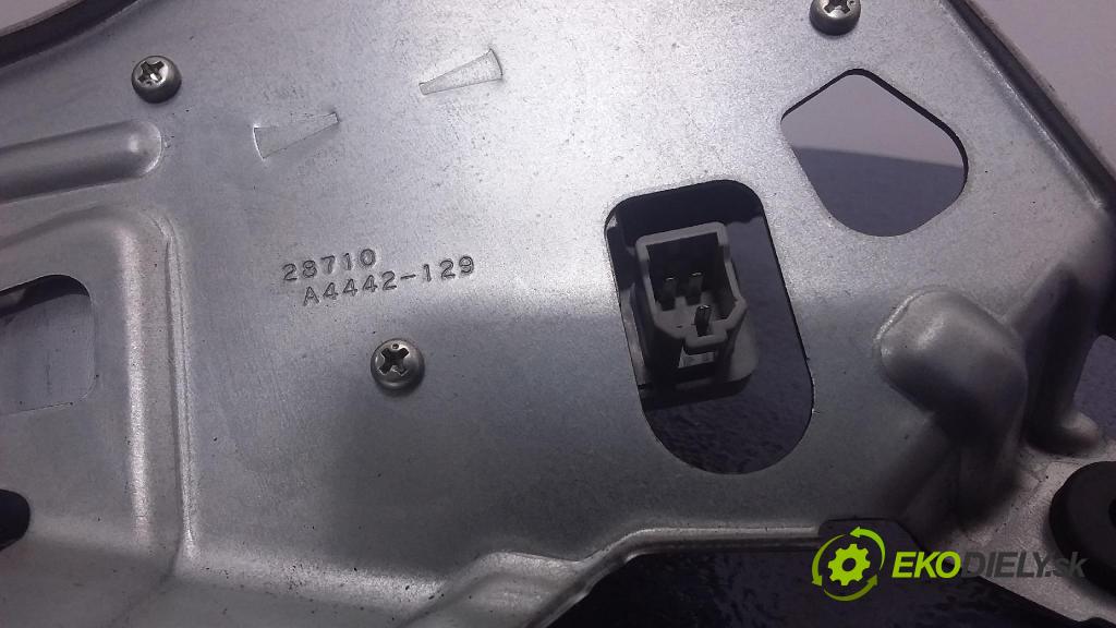 Nissan X-trail 2007 motor: Stierače: zad A4442-129