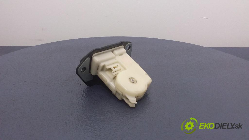 Nissan X-trail 2007 zámok Klapky: kufra: 01