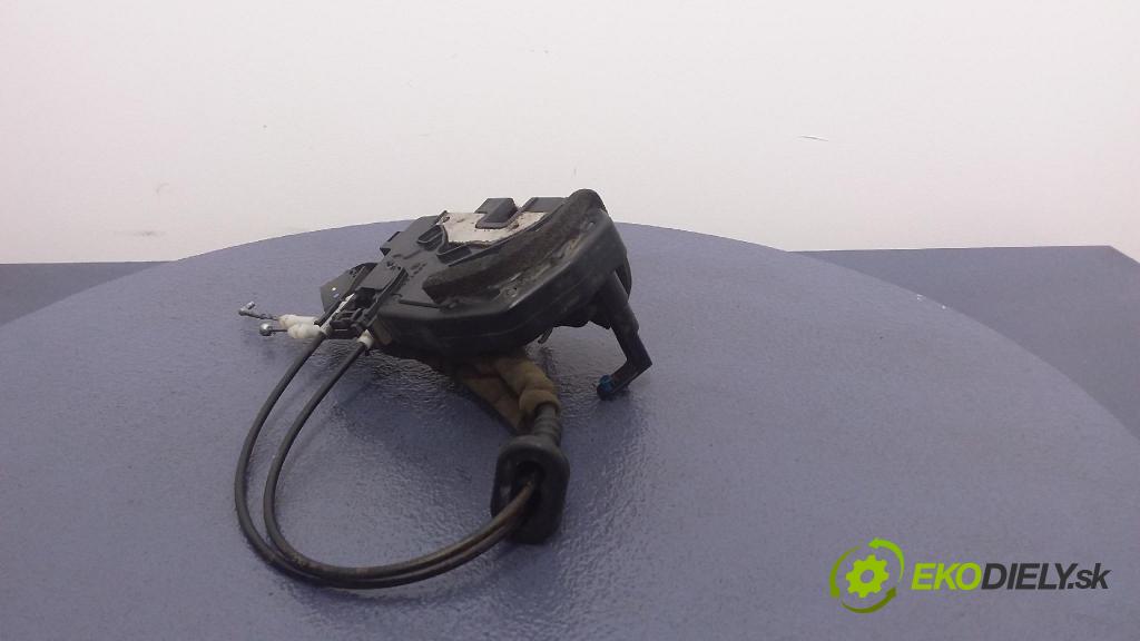 Nissan X-trail 2007 zámek dveře před Levý: 01