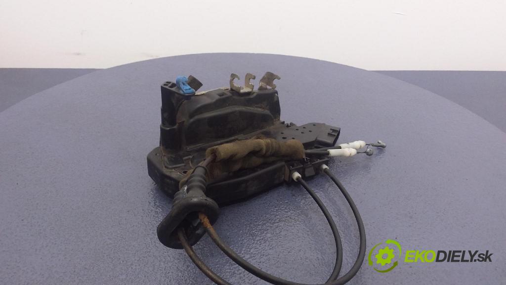 Nissan X-trail 2007 zámek dveře před Levý: 01