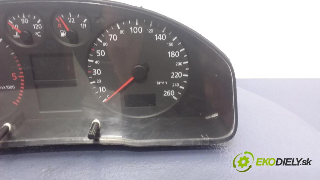 Audi A4 1999 Přístrojová deska 8D0920900H