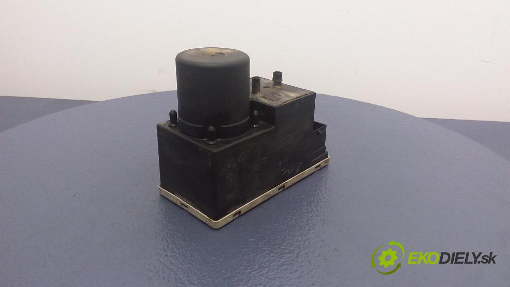 Audi A4 1999 čerpadlo Centrální Zámek 8D0862257
