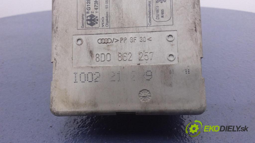 Audi A4 1999 čerpadlo Centrální Zámek 8D0862257