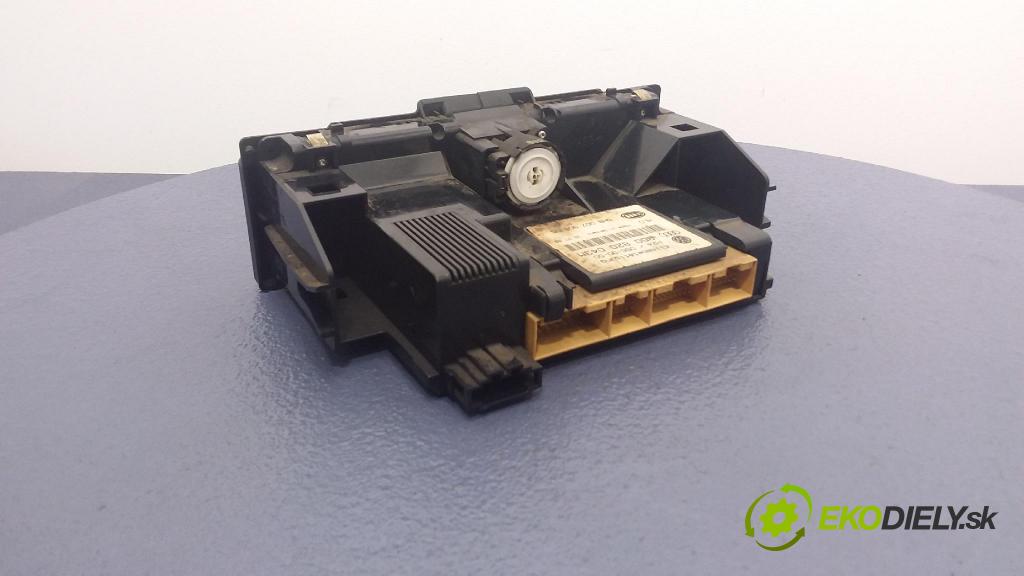 Audi A4 1999 prepínač Klimatizácia: Prúd vzduchu: 8D0820043M