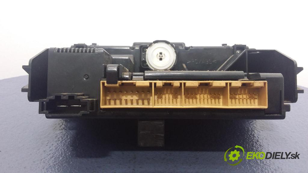 Audi A4 1999 prepínač Klimatizácia: Prúd vzduchu: 8D0820043M