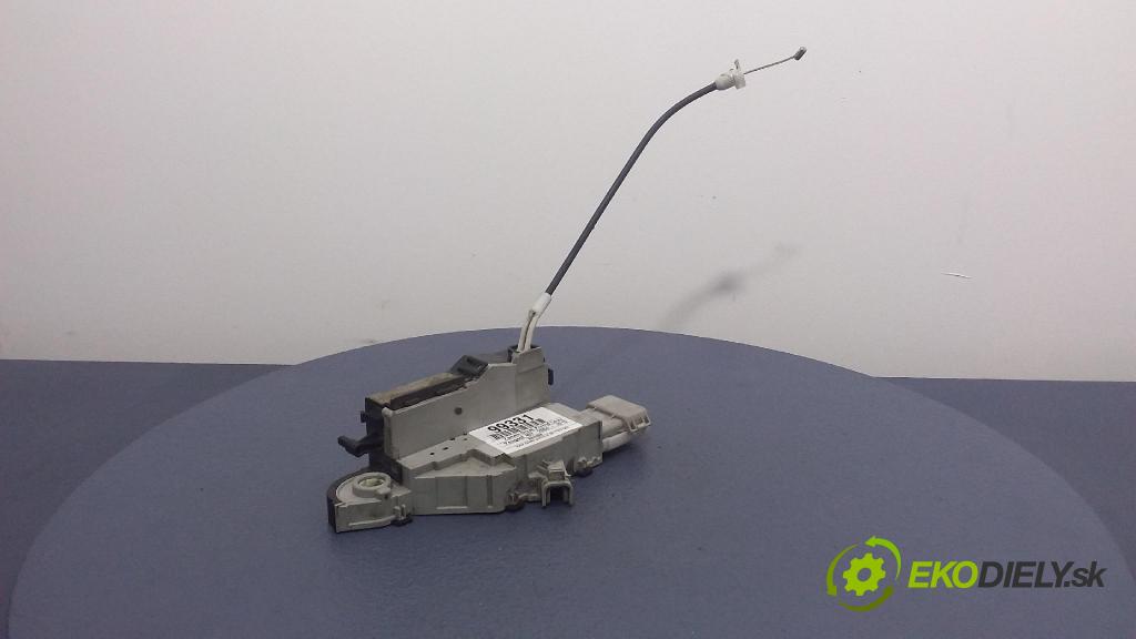 Peugeot 407 2004 zámok dvere Predné Vľavo: 01