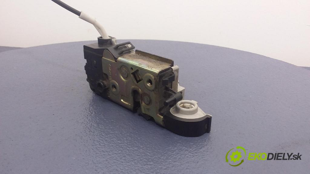 Peugeot 407 2004 zámok dvere Predné Vľavo: 01