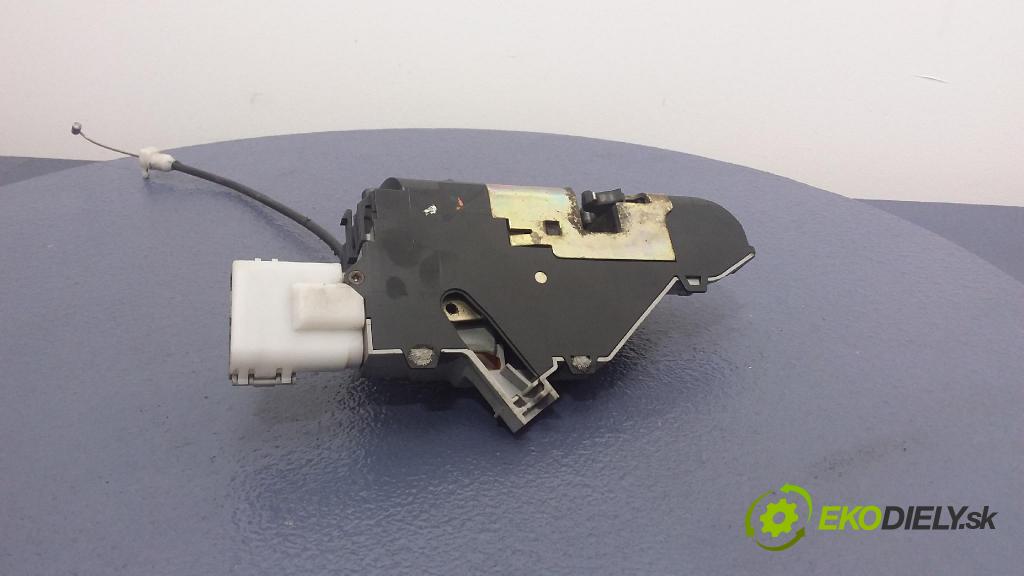 Peugeot 407 2004 zámok dvere Predné Vľavo: 01