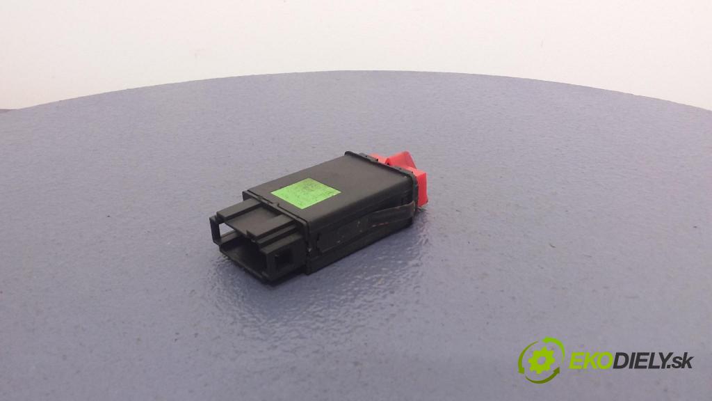 Audi A3 2001 prepínač svetiel NÚDZA: 8L0941509L