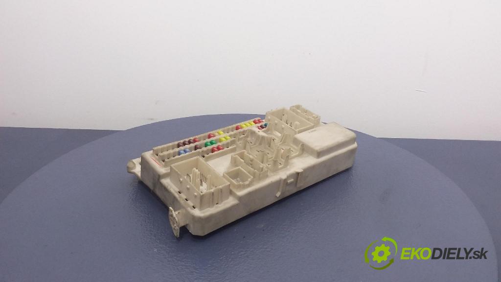 Mazda 3 2006 skrinka Poistky: 5190800A4