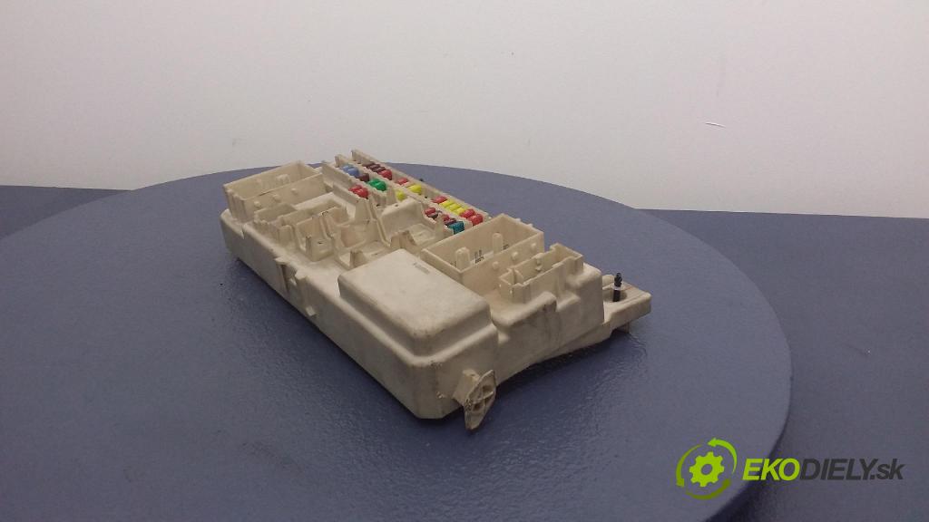 Mazda 3 2006 skrinka Poistky: 5190800A4