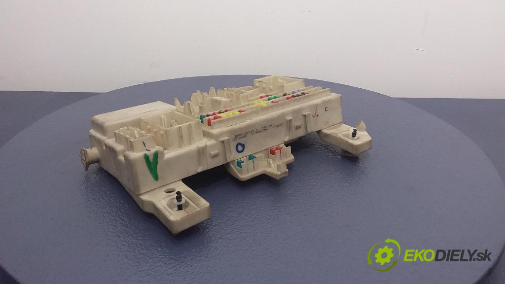 Mazda 3 2006 skrinka Poistky: 5190800A4