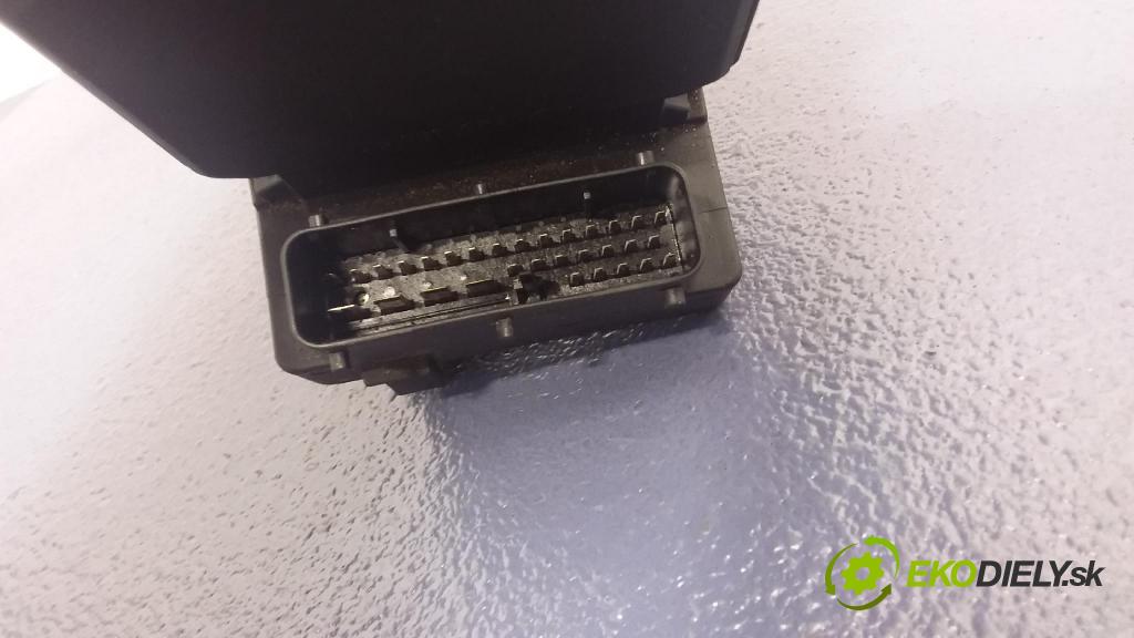 Audi A6 2003 čerpadlo ABS x