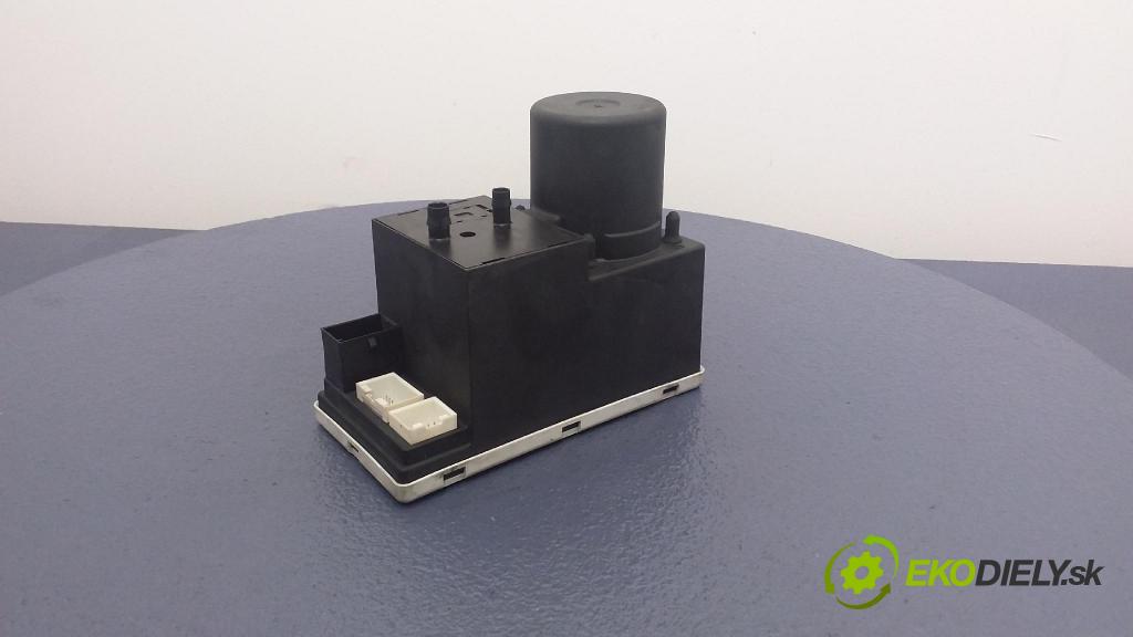 Audi A3 2000 pompa Centrálny: Zámok: 8D0882257B