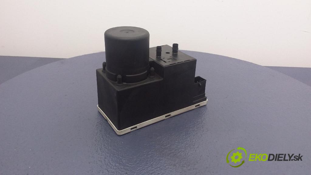 Audi A3 2000 pompa Centrálny: Zámok: 8D0882257B