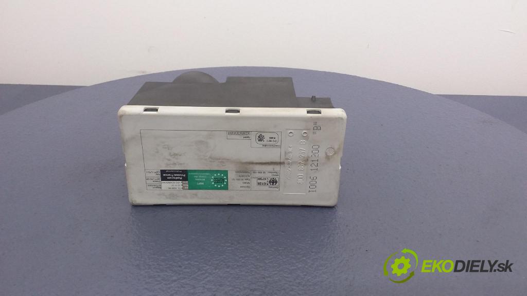 Audi A3 2000 pompa Centrálny: Zámok: 8D0882257B