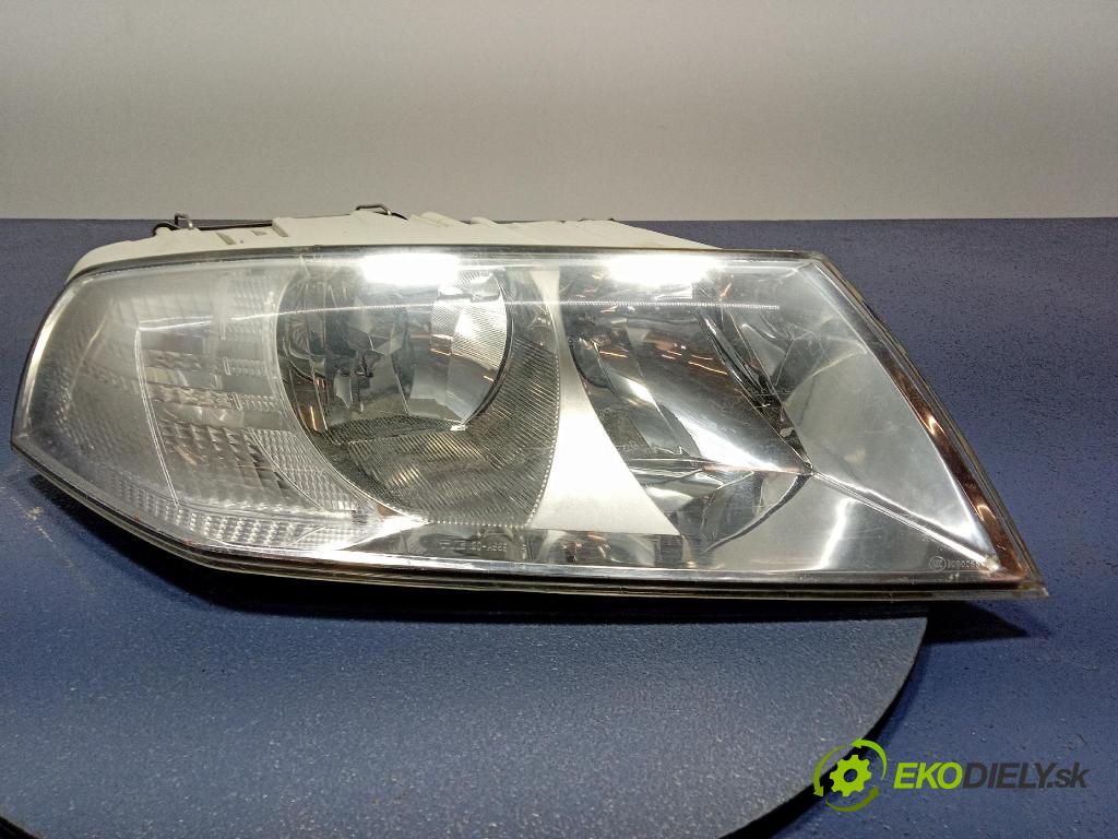 Skoda Octavia 2006 Reflektor: v pravo: 20-A669