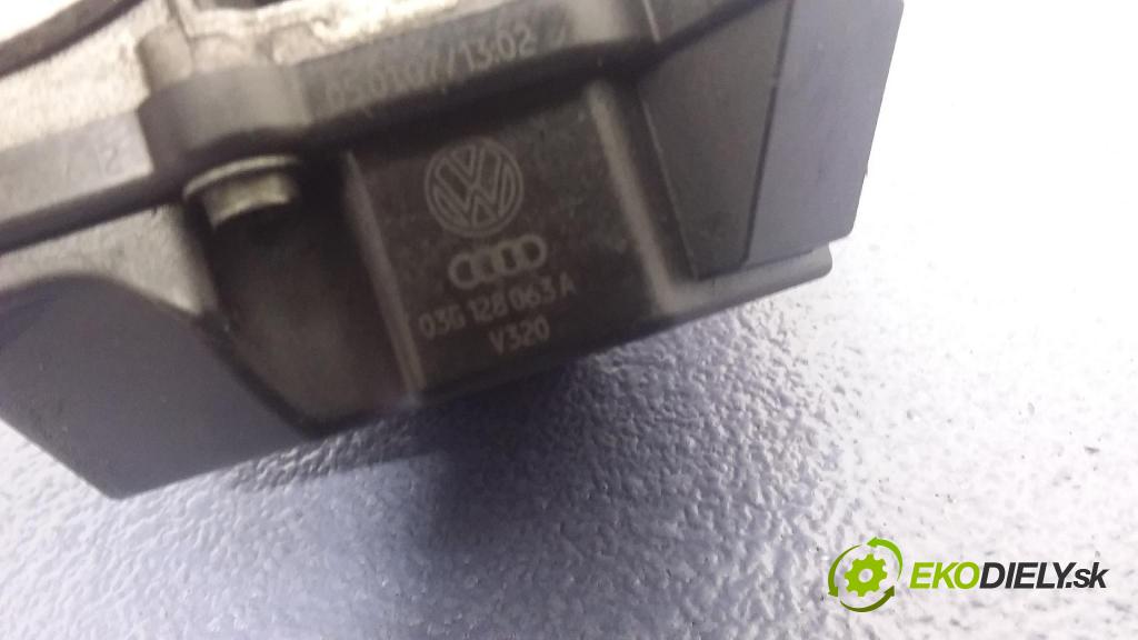 Skoda Octavia 2006 klapka 03G128063A