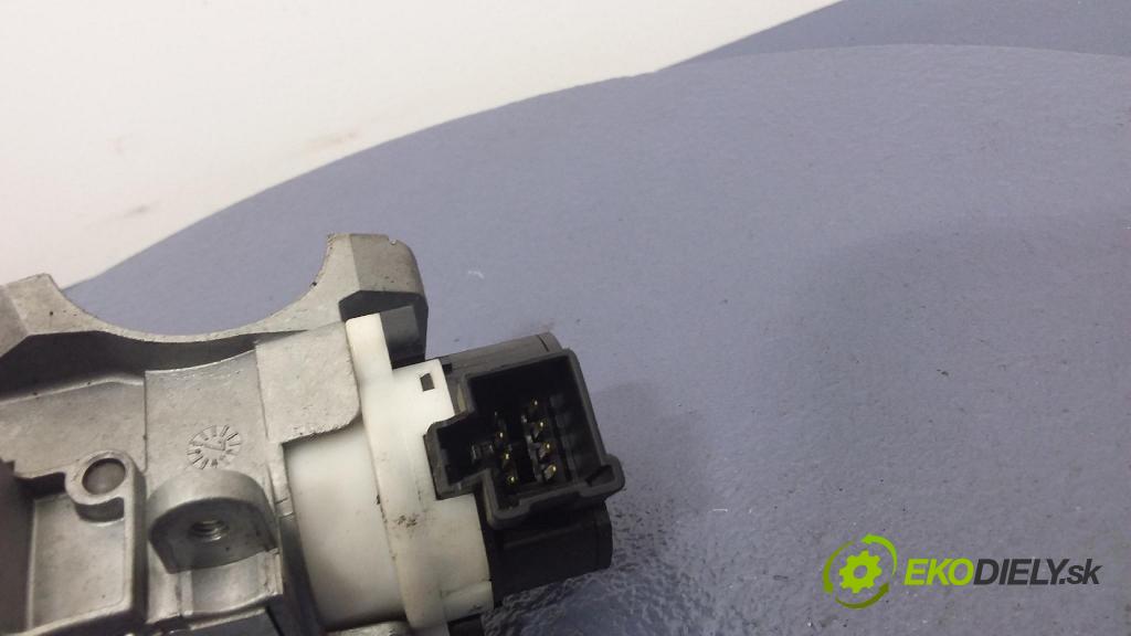 Volvo S60 2007 poloos ľavá Predné P3073090