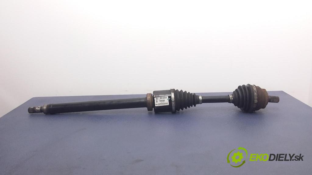 Volvo S60 2007 poloos Prava: Predné P30783095