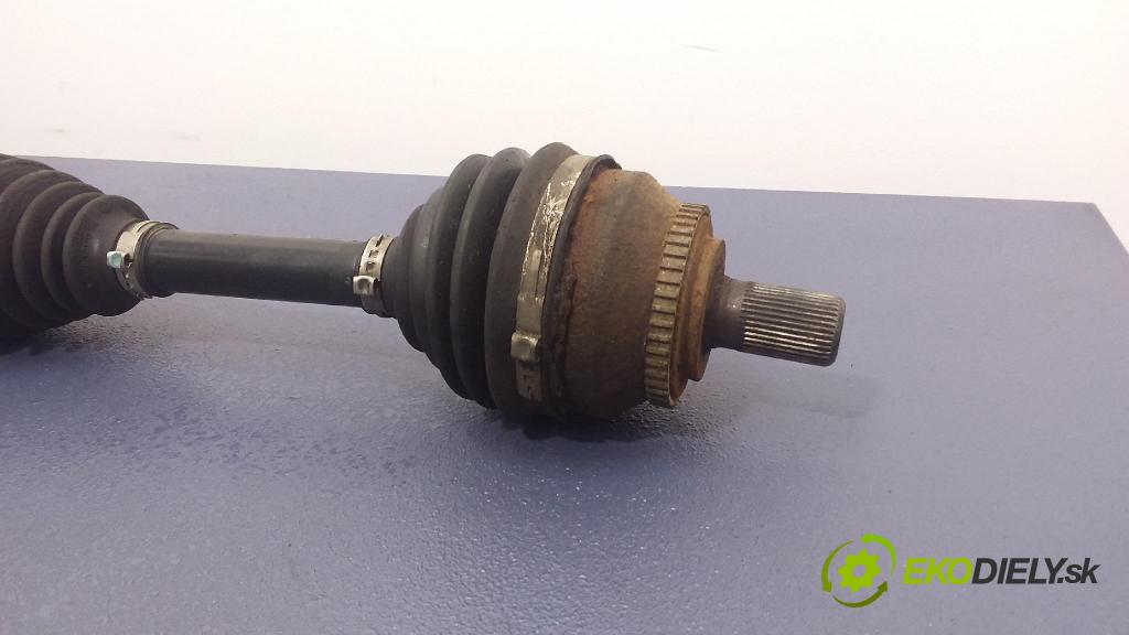 Volvo S60 2007 poloos Prava: Predné P30783095