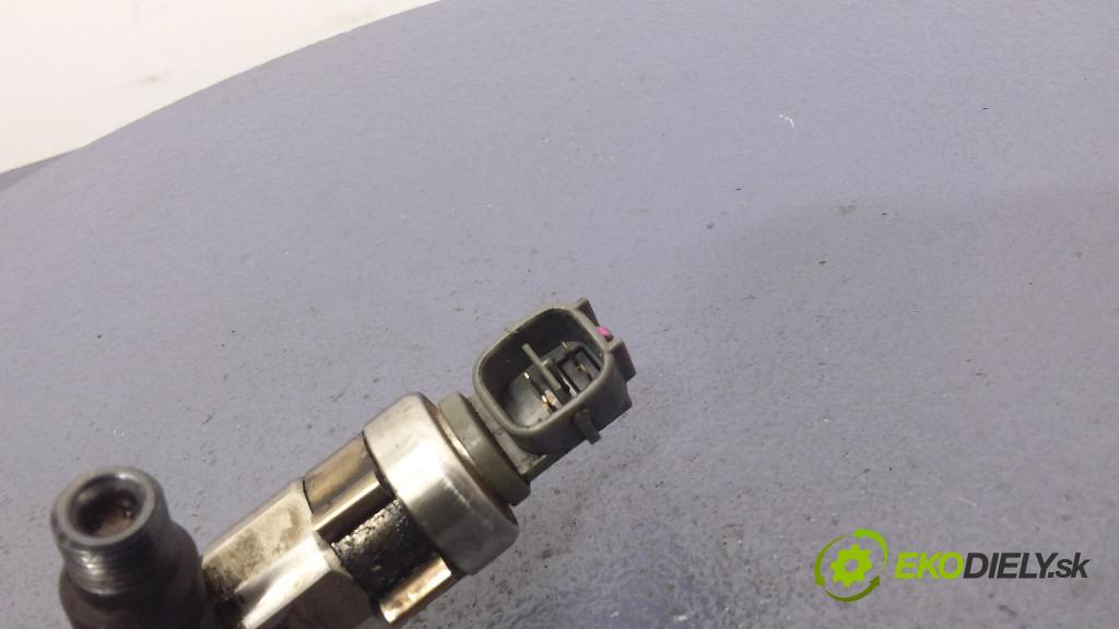 Toyota Avensis 2001 vstrek 23670-27030