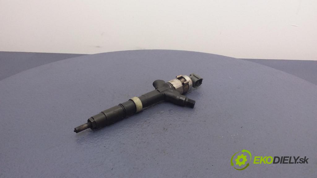 Toyota Avensis 2001 vstřikovač 23670-27030