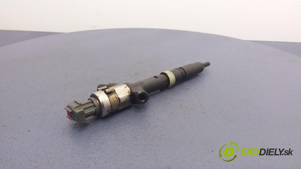 Toyota Avensis 2001 vstřikovač 23670-27030