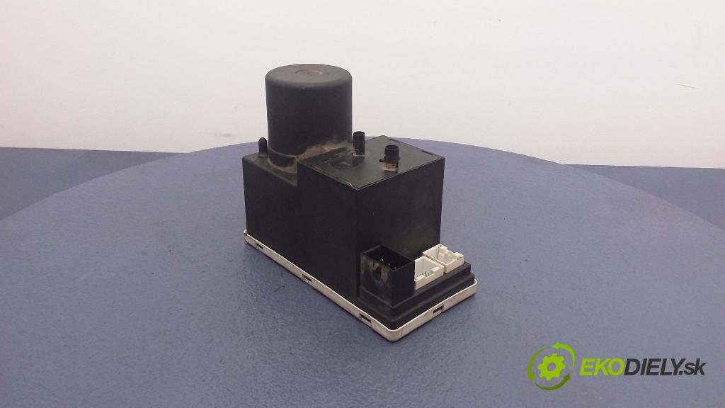 Audi A4 1998 pompa Centrálny: Zámok: 8D0862257L