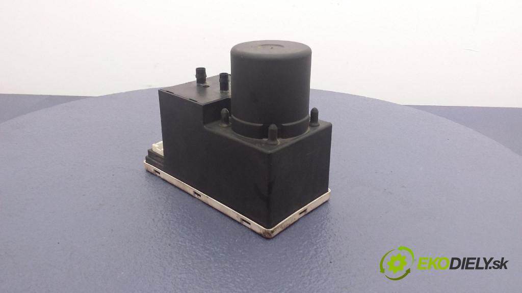 Audi A4 1998 pompa Centrálny: Zámok: 8D0862257L