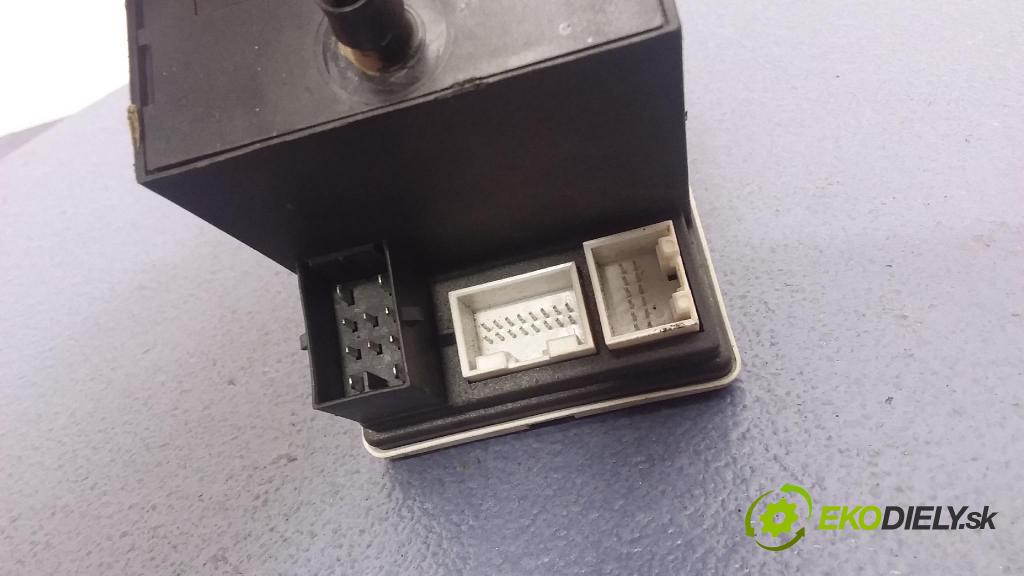 Audi A4 1998 pompa Centrálny: Zámok: 8D0862257L