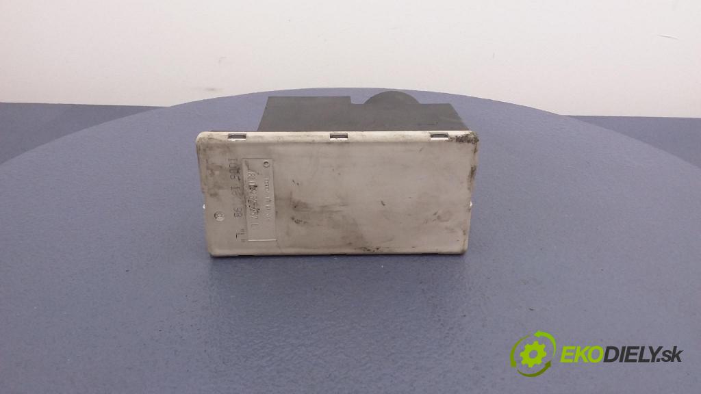 Audi A4 1998 pompa Centrálny: Zámok: 8D0862257L