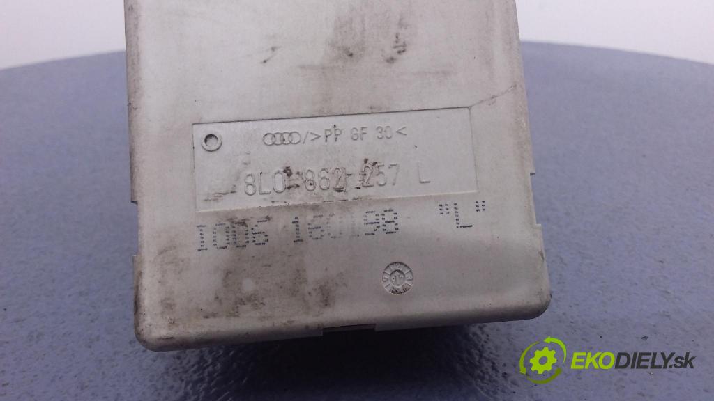 Audi A4 1998 pompa Centrálny: Zámok: 8D0862257L