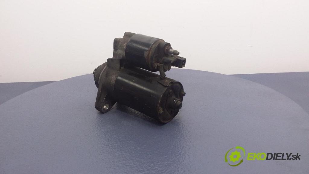 Volkswagen Golf 2002 štartér 02T911023E