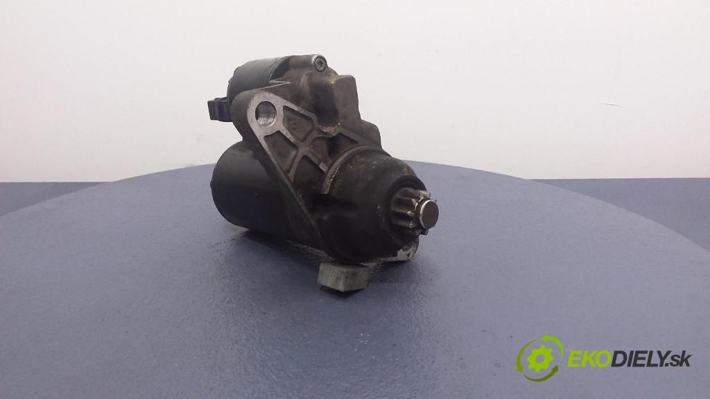 Volkswagen Golf 2002 štartér 02T911023E