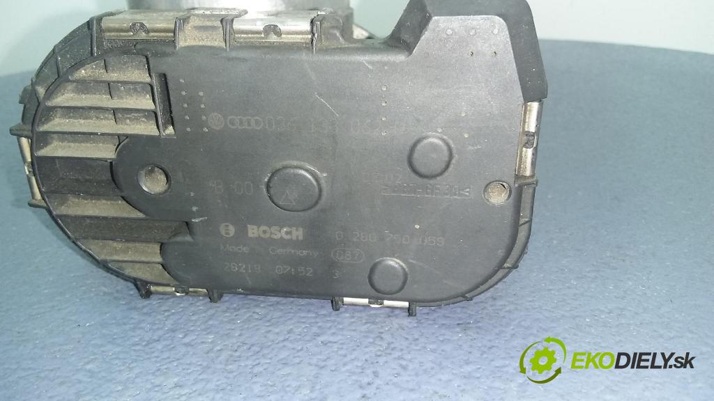 Volkswagen Golf 2002 klapka 036133062D