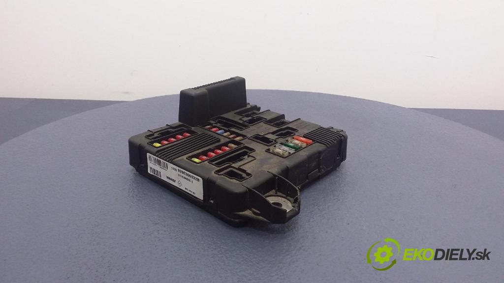 Renault Scenic 2005 skrinka Poistky: 8200243681B