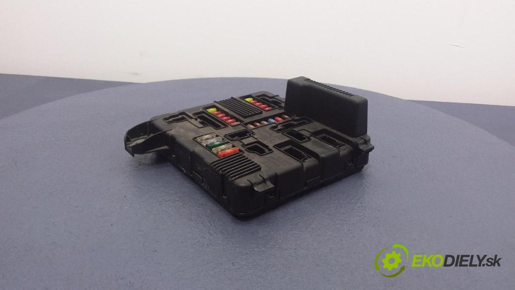 Renault Scenic 2005 skrinka Poistky: 8200243681B