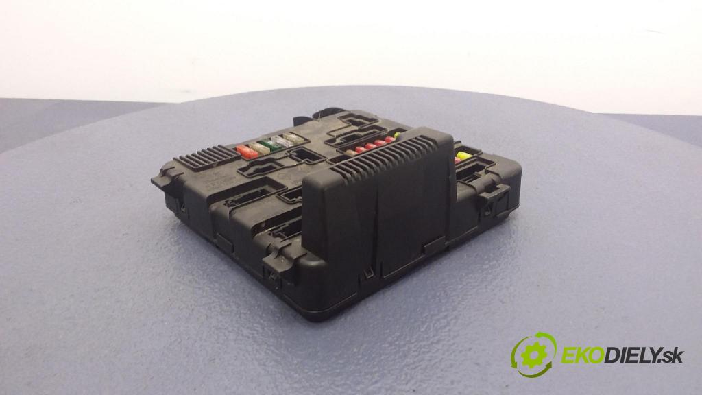 Renault Scenic 2005 skrinka Poistky: 8200243681B