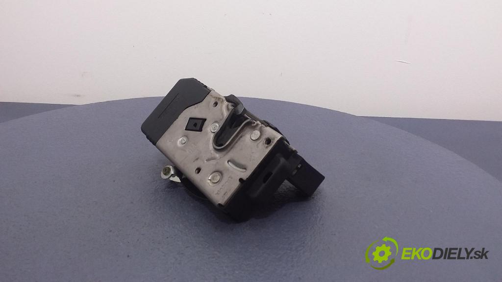 Renault Trafic 2008 zámok dvere Predné Vľavo: 8200008260