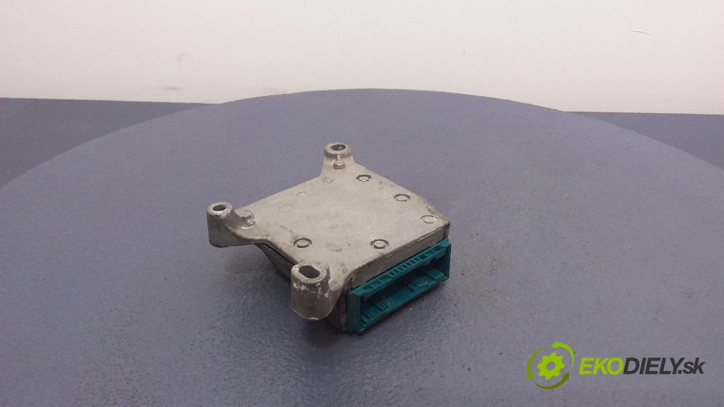 Renault Trafic 2008 riadiaca jednotka SRS x 8200469203