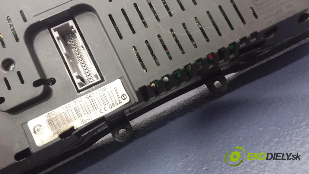 Audi A4 2000 prístrojovka/ budíky 4B0920932X