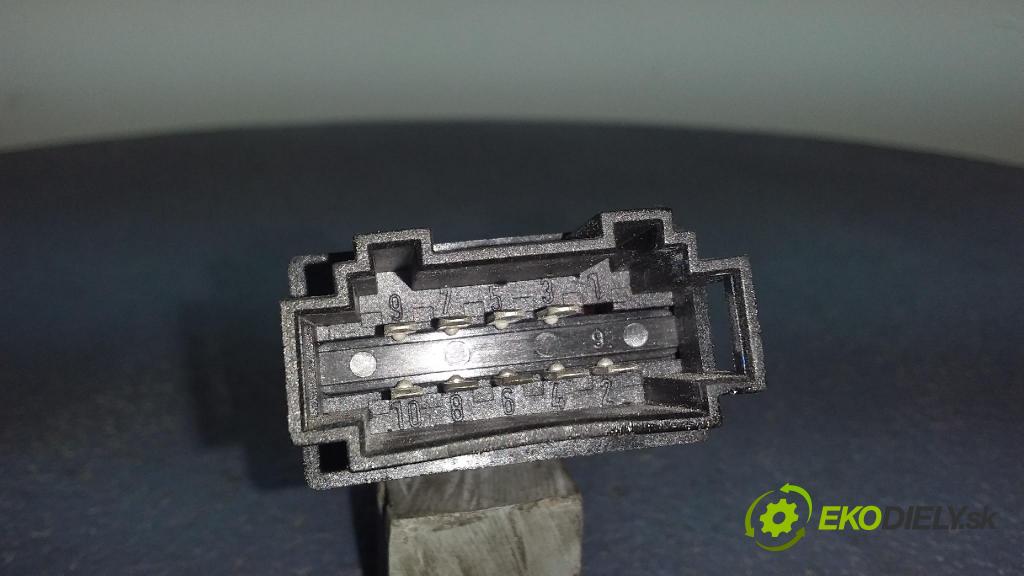 Audi A4 2000 prepínač svetiel NÚDZA: 8D0941509H
