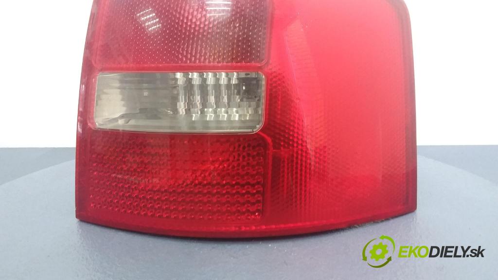 Audi A6 2003 svetlo / reflektor zad Prava: Vonkajsia: 4B9945096F