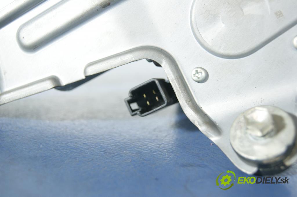 Mazda 3 2009 motor: Stierače: zad