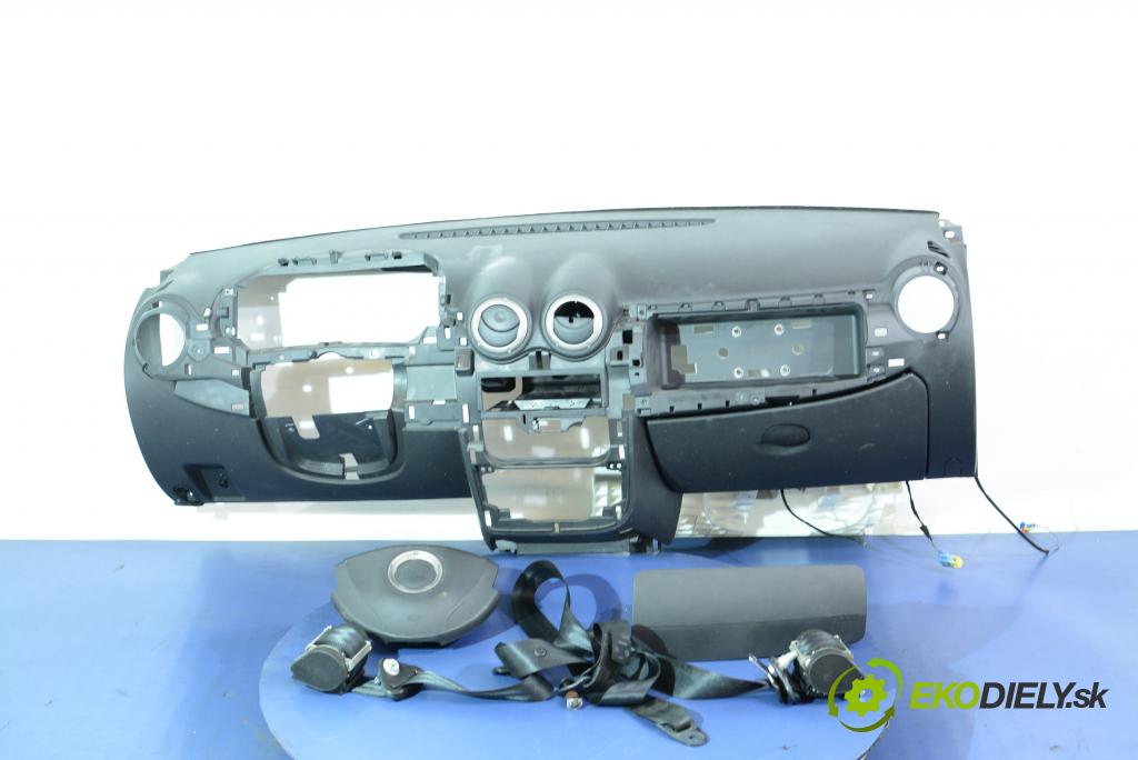 Dacia Sandero 2010 kokpit,pristrojová doska